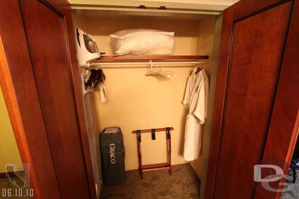 Grand Californian - Standard Bunk Bed Room - Closet