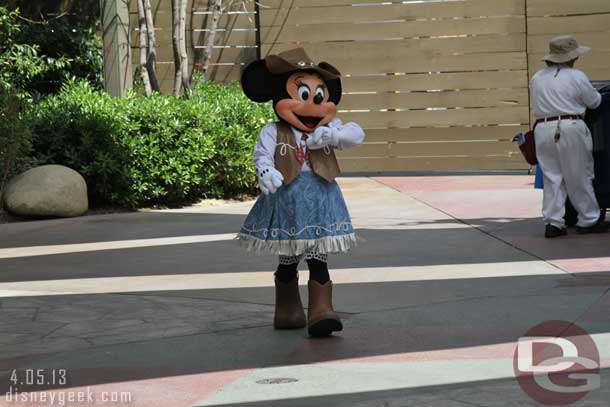Cowgirl Minnie was roaming around for pictures.