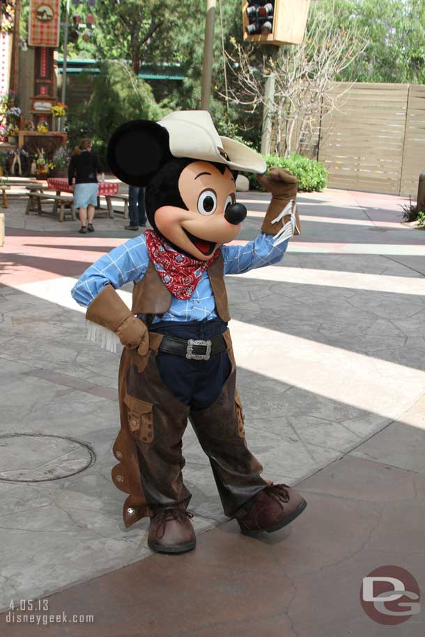 Cowboy Mickey was also out.  If you are looking for quiet character photos try stopping by the Ranch. More times than not it is not crowded and some are roaming around.  