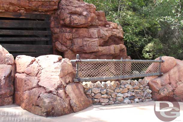 Another example of a new safety rail with nets and stones.