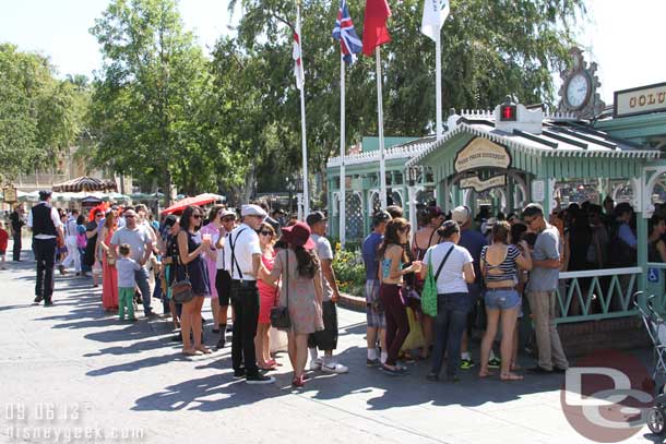 The queue was full and guests stretched back to the pop corn cart.  One of the longest lines I can remember seeing for the Mark Twain.