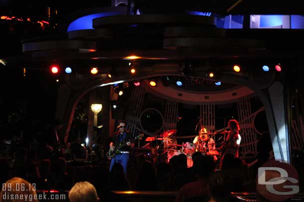 Tomasina performing at the Tomorrowland Terrace.  Too bad they did not have a group that would work with the Dapper Day guests better and draw a larger crowd like Scot Bruce or Rumble Kings tonight.