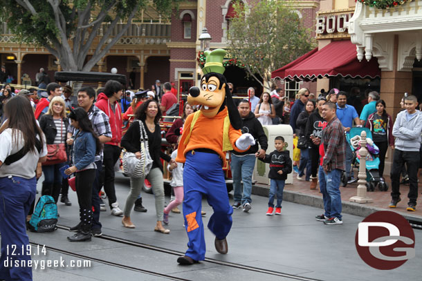 Goofy passing through Town Square.