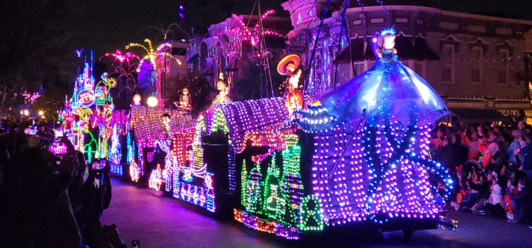 4/22 - Main Street Electrical Parade & Disneyland Forever Return plus a check of ongoing projects