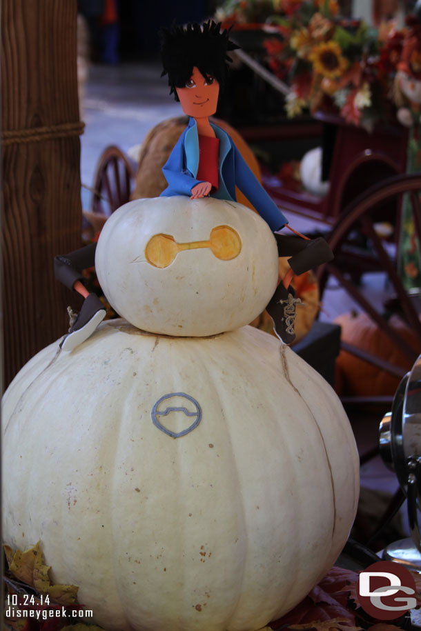 My last visit to the Halloween Carnival.  Another Baymax and Hiro grouping from Big Hero 6