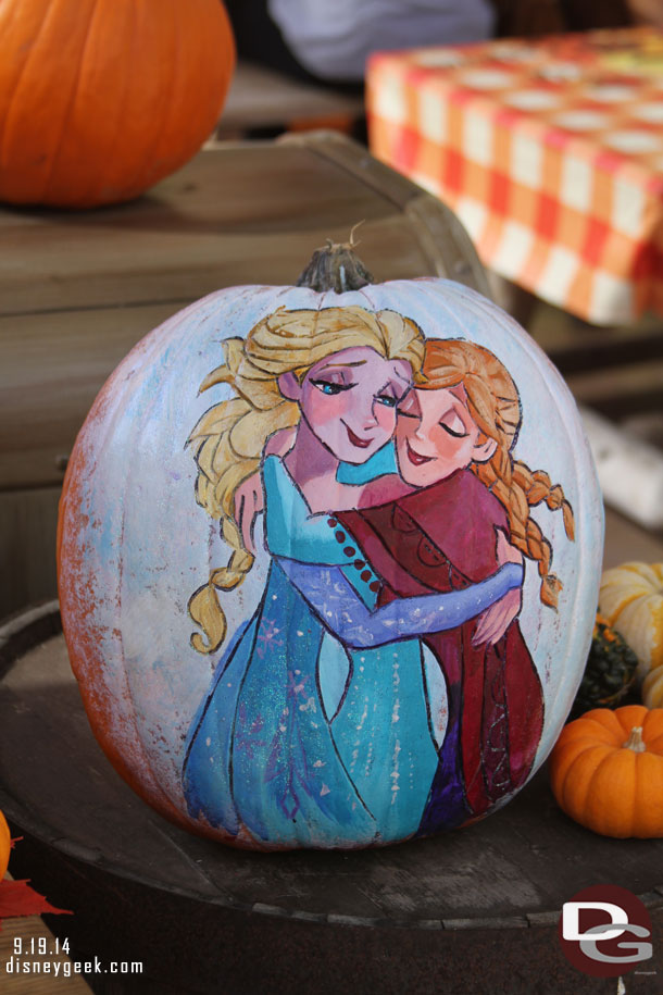 Anna and Elsa from Frozen