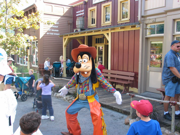 Goofy in Frontierland (October 2003)