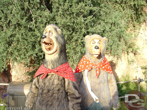 February 2004 we spotted two Country Bears out, can you name them.. I think Tennessee is on the left and Liver Lips McGrowl is on the right (anyone want to correct me or confirm this)