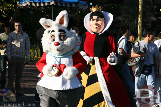 The White Rabbit and Queen of Harts @ Disneyland (12/2006)