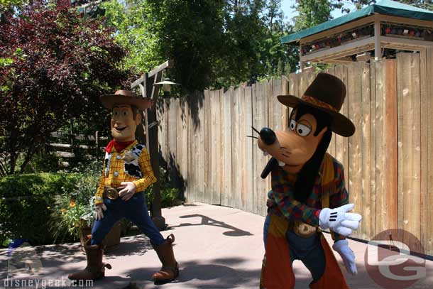 Goofy and Woody goofing around at the Big Thunder Ranch (May 2008)