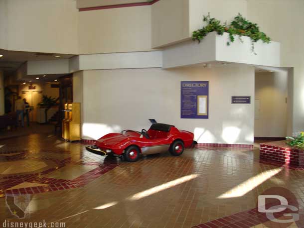 Continuing on you come to another intersecton.  To the right are escalators leading to more conference rooms, straight ahead the restraurants, and to the left outside.  In this area there is usually an old autopia car parked for pictures