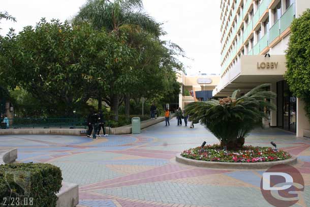 Looking down the walkway toward the lobby, we will turn and head out of the hotel now.