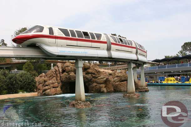 Let us start off with a look at the four Mark V monorails that were in operation with the first coming on line in 1986 and running through 2008...  Monorail Red
