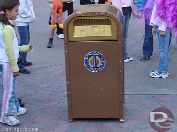 Push (the talking/moving trashcan) sporting the 1998 Color Scheme for Tomorrowland