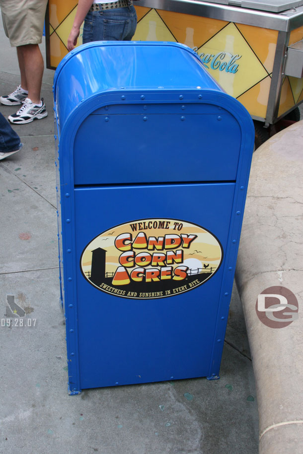 For the Halloweentime Events in 2007 these logos were on the cans in the Sun Plaza