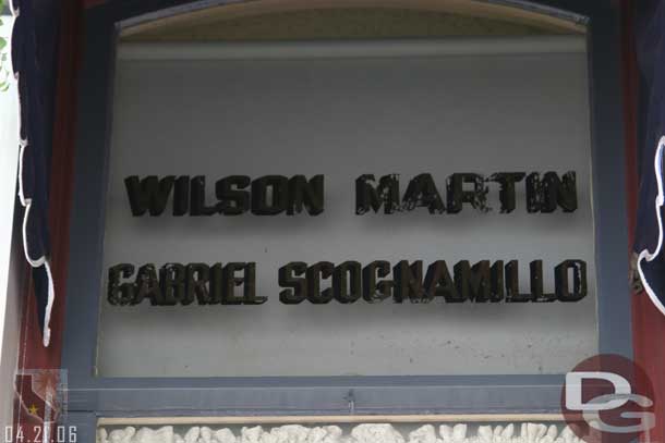 Location: Bank of Main Street<BR>
Inscription: Wilson Martin - Gabriel Scognamillo<BR>
Information: Wilson Martin - Art Director and Project Director, Gabriel Scognamillo - Art Director