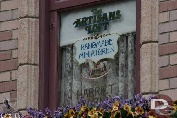 Location: Carriage Place Clothing Company<BR>
Inscription: The Artisans Loft - Handmade Miniatures By Harriet Burns<BR>
Information: Imagineer - Model Shop