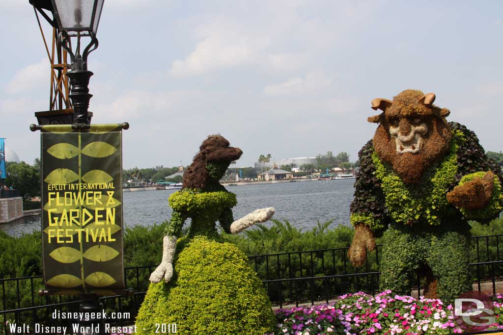 In 2010 they moved across the World Showcase Lagoon and were on the water side between France and Morocco.