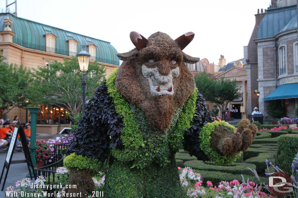 Epcot Flower & Garden - Beauty & the Beast