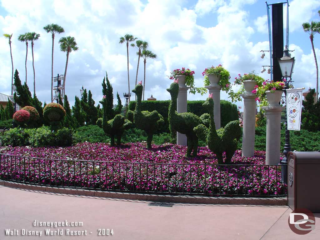 The ostriches and mushrooms flanked the main display.