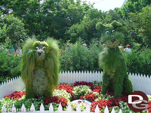In 2004 they were in a specialty garden dedicated to the dogs.