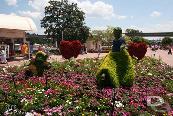 In 2006 just Dopey and Snow were in the display with hearts.