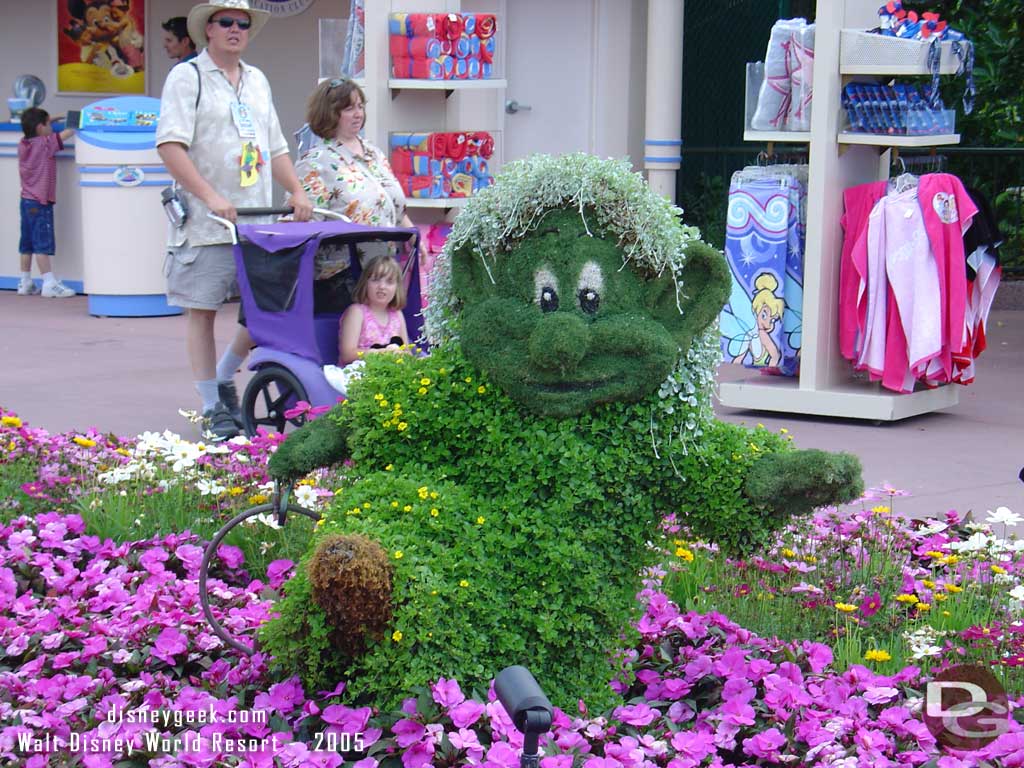 Epcot Flower & Garden - Snow White & Seven Dwarfs