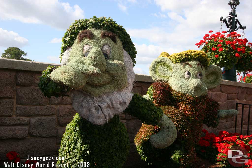 Epcot Flower & Garden - Snow White & Seven Dwarfs