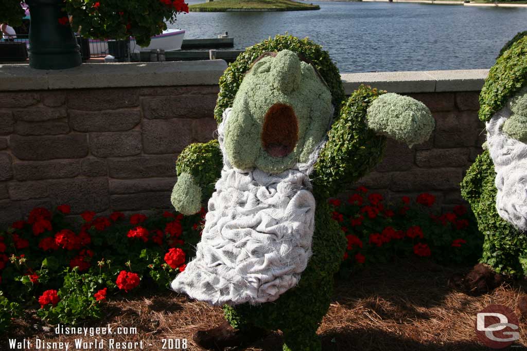 Epcot Flower & Garden - Snow White & Seven Dwarfs