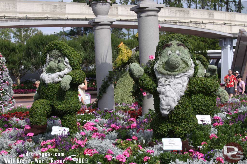 Epcot Flower & Garden - Snow White & Seven Dwarfs