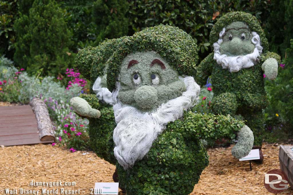 Epcot Flower & Garden - Snow White & Seven Dwarfs