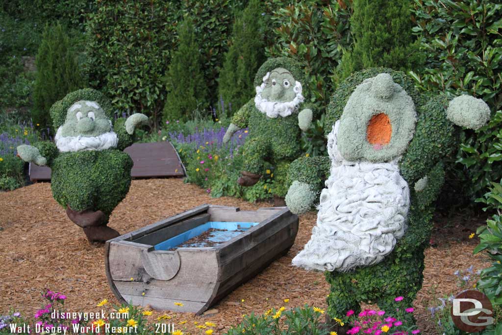 Epcot Flower & Garden - Snow White & Seven Dwarfs