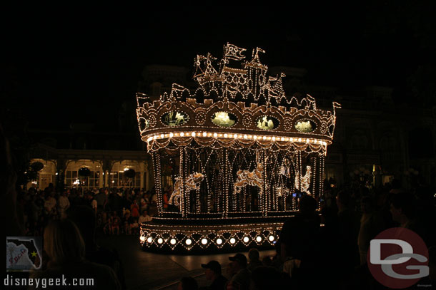 One of the great effects of Spectromagic is the all white switch to colored lights then back again in the final unit