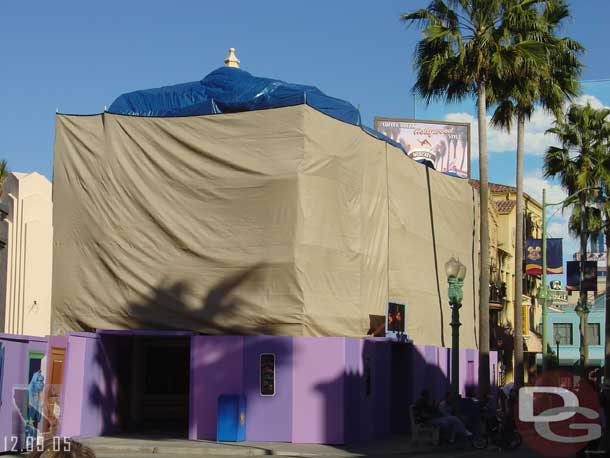 12.09.05 - Tarps up over the smoothie shop now too