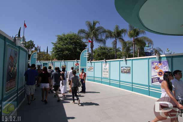 09.02.11 - Once you clear the entrance you are in a corridor of walls that lead to the formely backstage area between Soarin and La Brea Bakery.