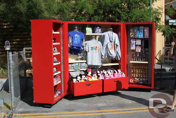 09.23.11 - A new kiosk took the place of the temp merchandise cart as you enter the park.