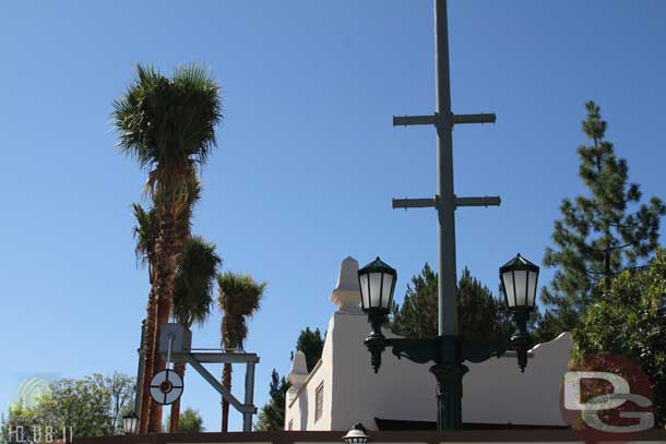 10.08.11 - A wigway has been installed near the Carthay Circle stop.