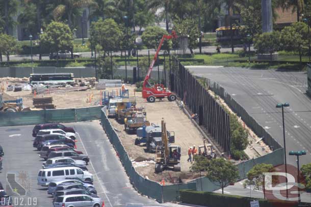 07.02.09 - Here you can see the new fence going in showing where the parks boundry will be.