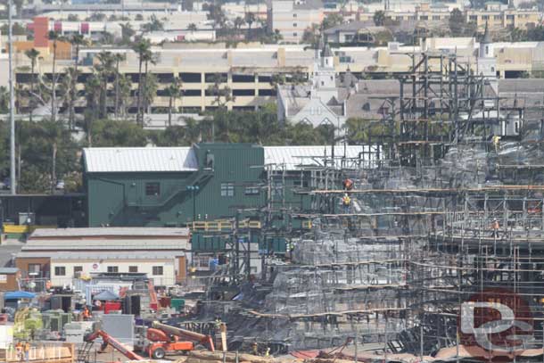 03.04.11 - You can see the edge of the rockwork here as it wraps around a bit.