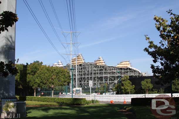 06.02.11 - Now walking along Harbor toward the park entrance.