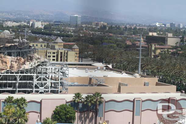 07.15.11 - Looks like they are still wrapping up the roof of the Racers show building.  Kind of surprised that is not finished.