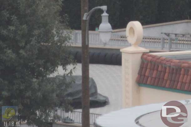 11.18.11 - It appears to be a flying tire under wraps.