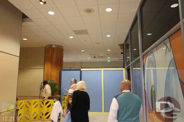 10.21.11 - Heading into the lobby.  You cannot reach it from the gift shop walkway due to a construction wall in the way.