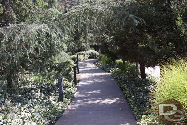 7.24.09 - The walkway to the street is complete