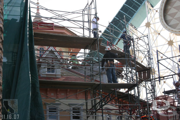 11.16.07 - Here is the scaffolding removal team