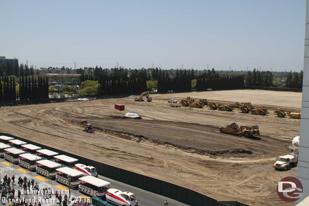 04.27.18 - A wider view of the former Pinocchio Parking Lot.  Noticed the fence we saw last time is gone.  Also only a couple machines in use this afternoon.