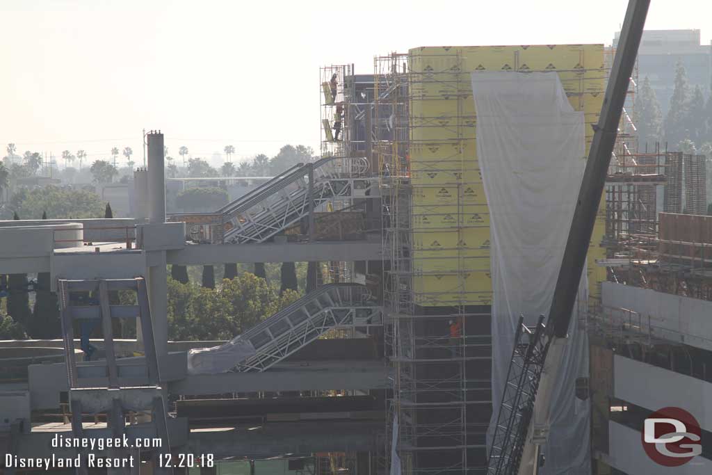 12.20.18 - The escalators from the 3rd to 4th and 5th to 6th floors have been installed.