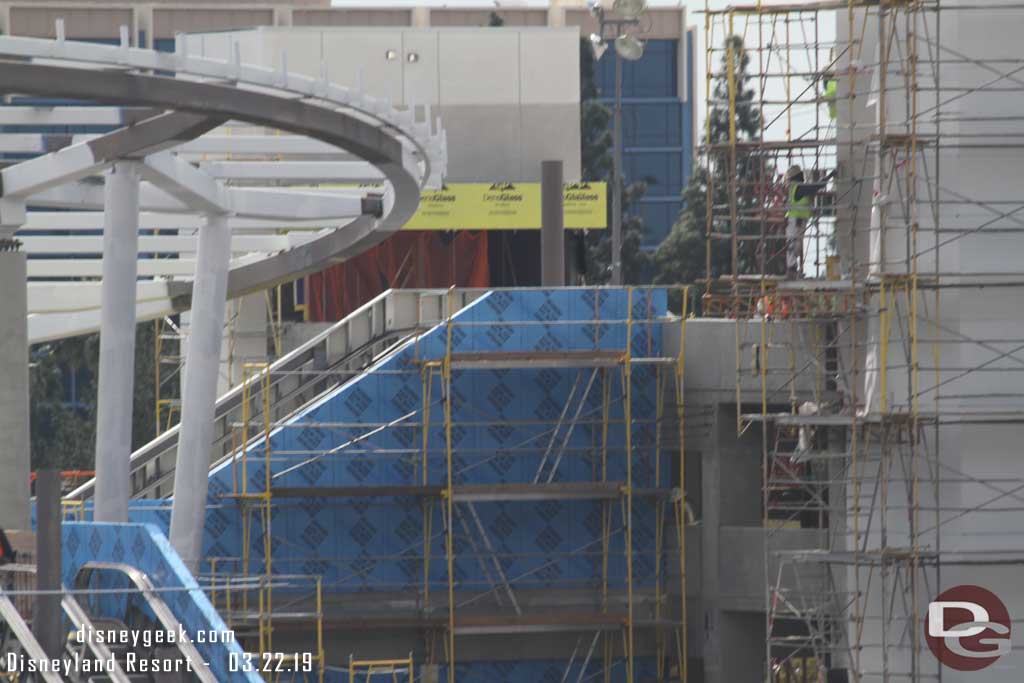 03.22.19 - A closer look at the 6th floor escalator.