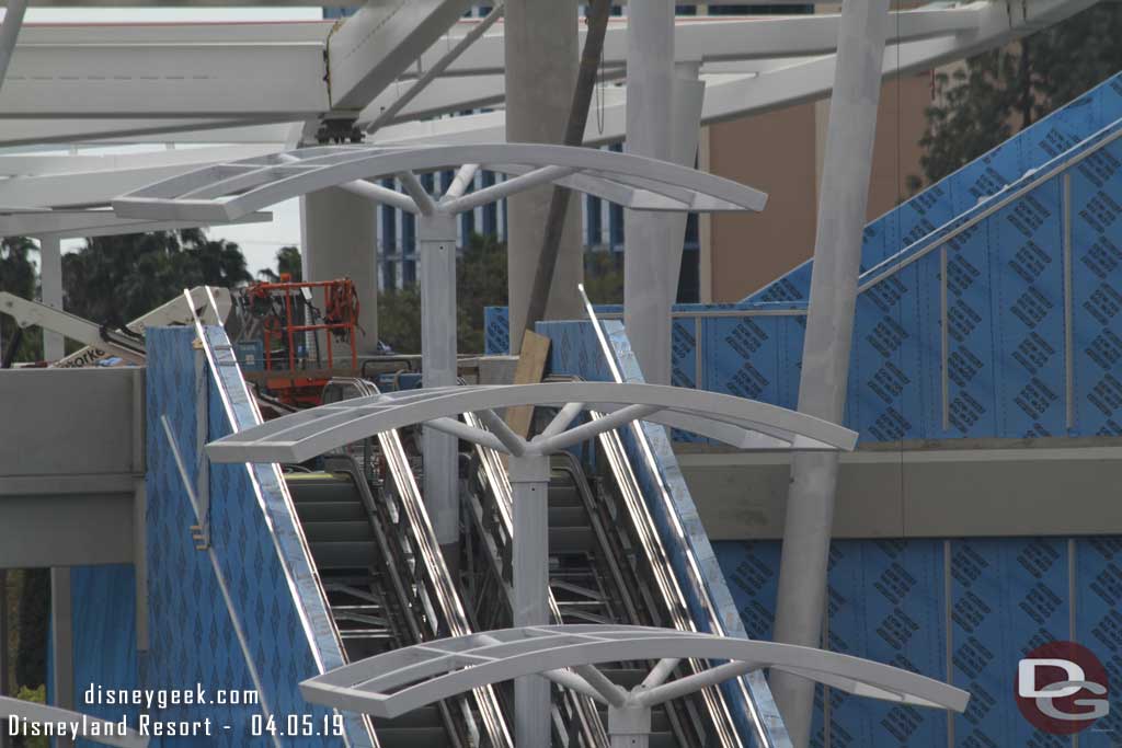 04.05.19 - A closer look at the top of the 5th floor escalator.