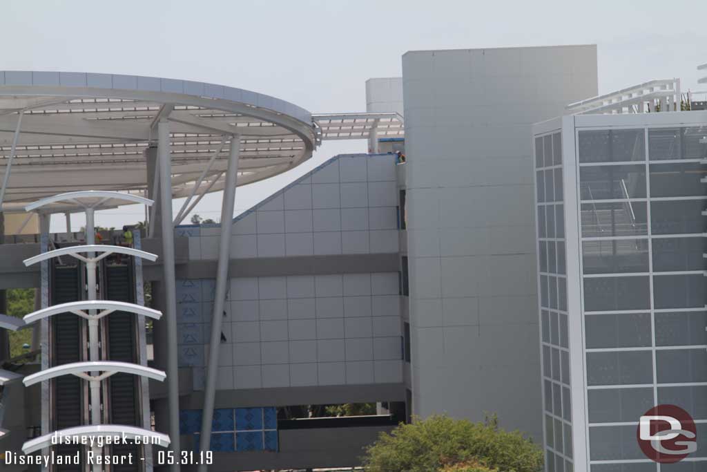 05.31.19 - Most of the paneling has been installed on this face of the escalators and walkways.